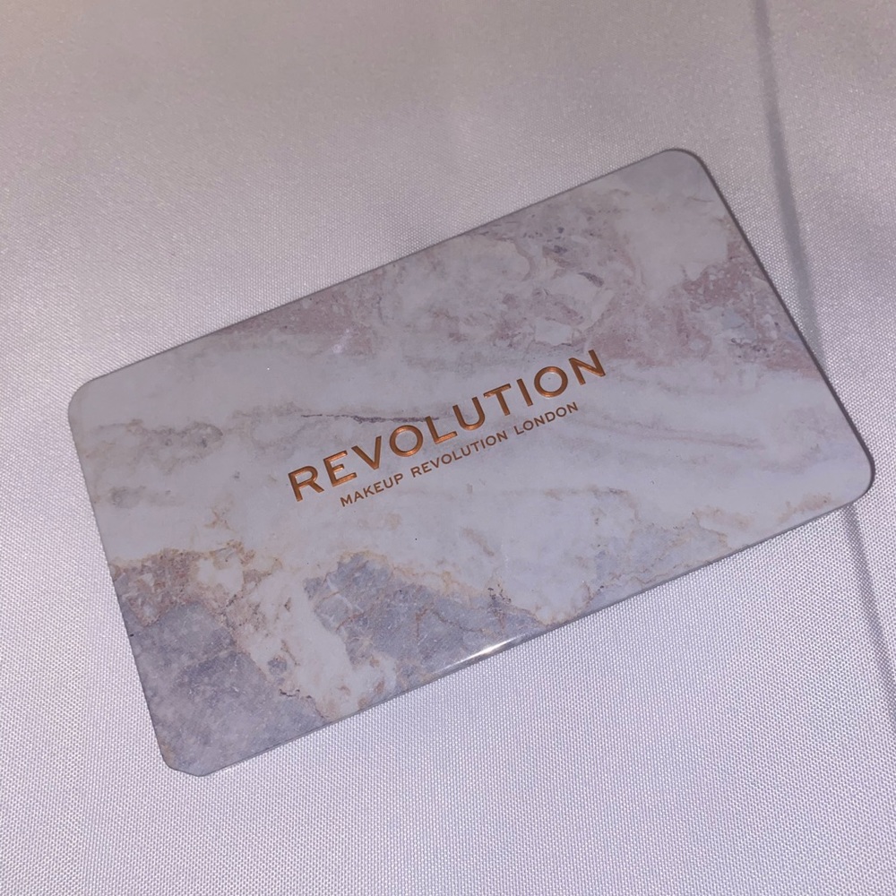 Makeup Revolution Forever Flawless Timeless Fantasy Eyeshadow Palette